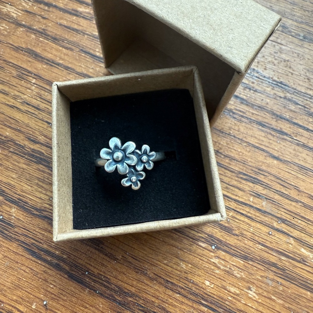 James Avery Flower Ring, Silver pre-owned